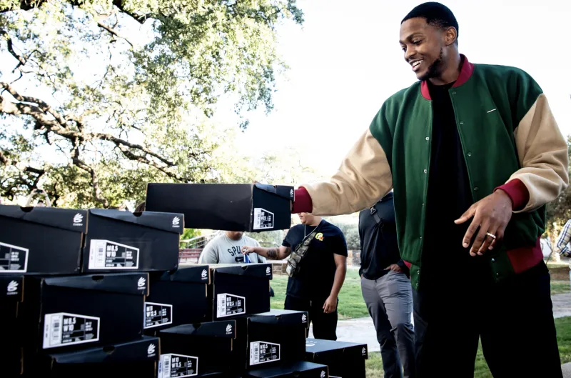 Helping others is a joy! The Spurs' official media outlet showcased De'Aaron Fox donating 50 pairs of shoes to a community pickup game.