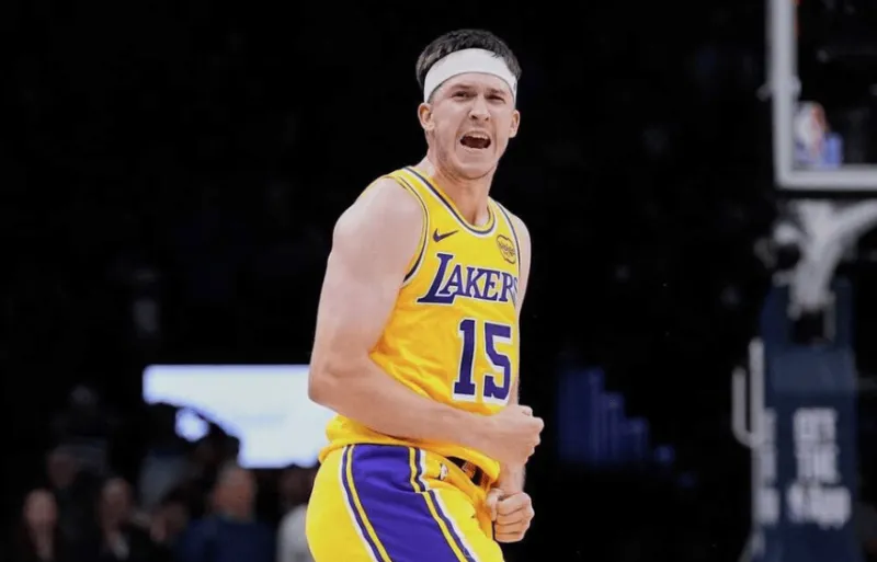 Reeves has averaged 30+ points and 10+ assists in 5 games so far this season, becoming the first player in Lakers history to achieve this.