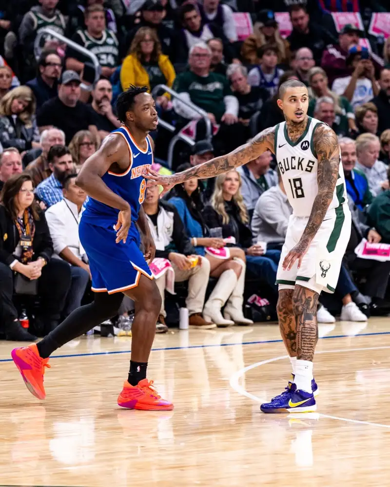 Kyle Kuzma shared a photo on Instagram with fans: When the team wins, everyone wins.