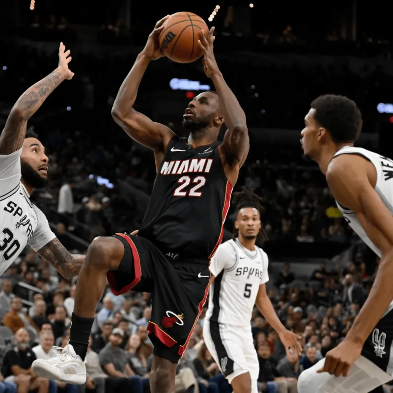 Wiggins had an outstanding performance! He went 11-for-18 from the field and 2-for-5 from three-point range, scoring 24 points, grabbing 6 rebounds, dishing out 2 assists, and making 2 steals.