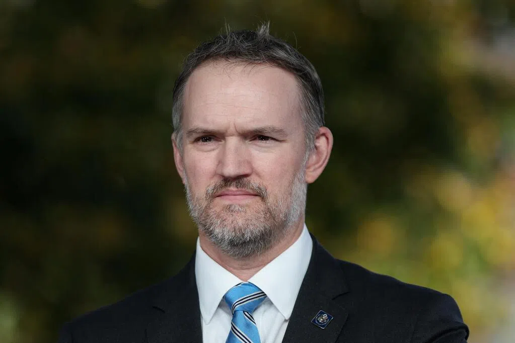 The US Senate passed a resolution rejecting Trump's tariff policies.