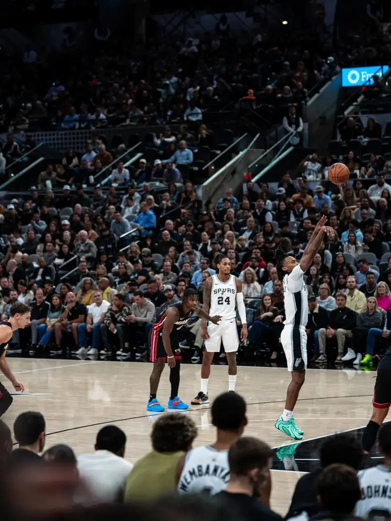 Victor Wimbledon posted a photo on Instagram to celebrate the team's five-game winning streak: 77 games left.