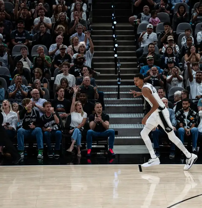 Victor Wimbledon posted a photo on Instagram to celebrate the team's five-game winning streak: 77 games left.