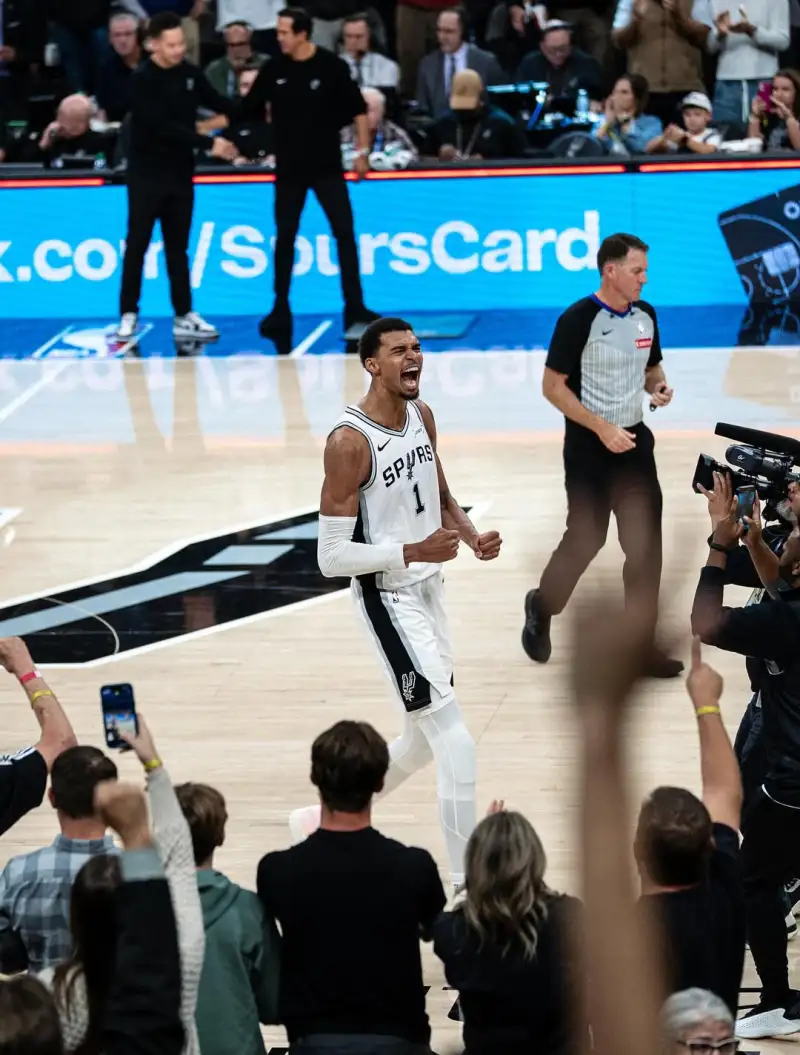 Victor Wimbledon posted a photo on Instagram to celebrate the team's five-game winning streak: 77 games left.