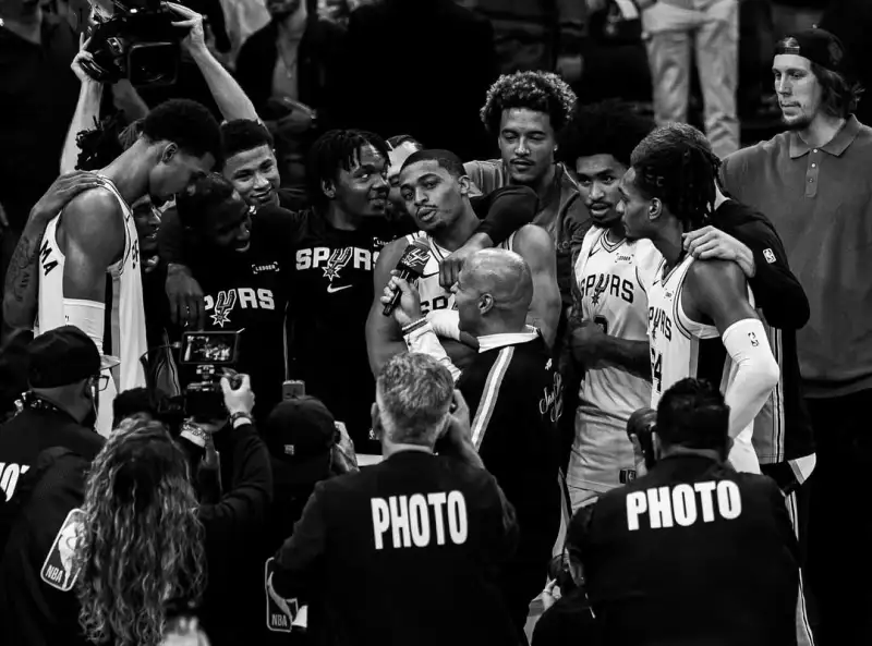 Victor Wimbledon posted a photo on Instagram to celebrate the team's five-game winning streak: 77 games left.