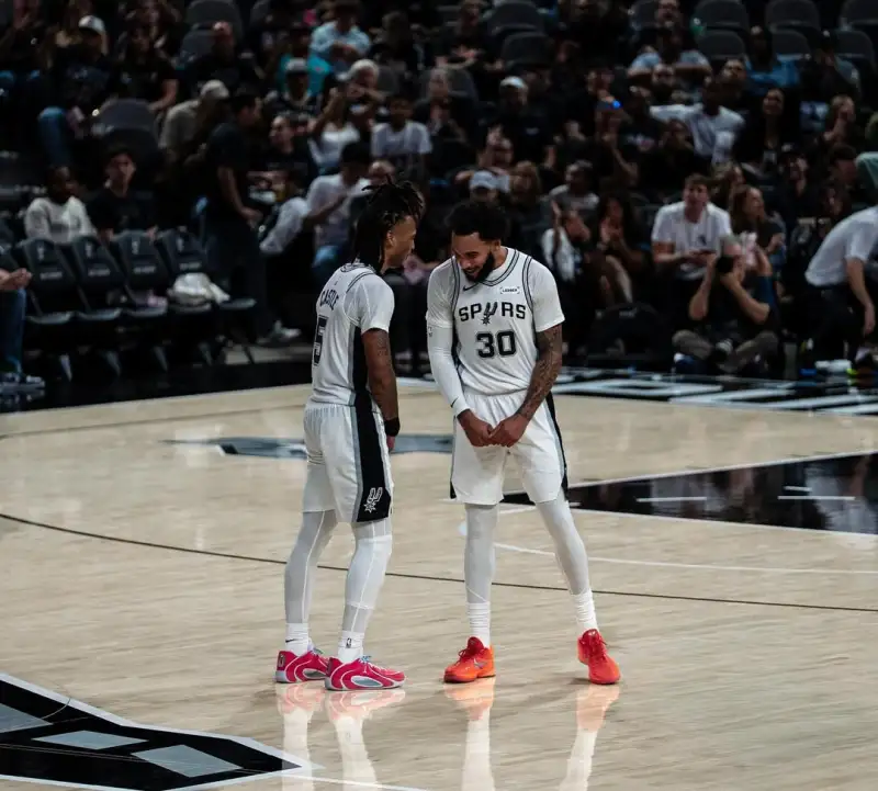 Victor Wimbledon posted a photo on Instagram to celebrate the team's five-game winning streak: 77 games left.