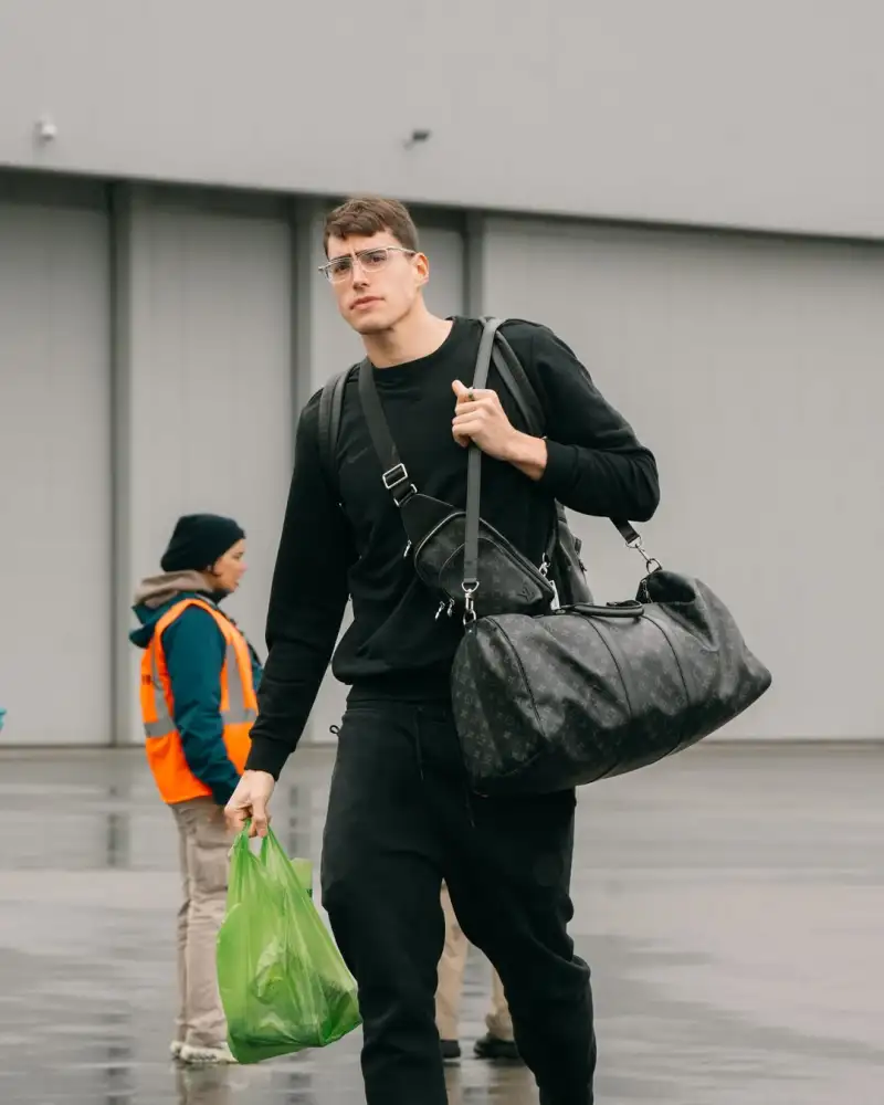 Three-game winning streak? The Celtics' official account posted photos of the players arriving at the away game tomorrow they face the 76ers.