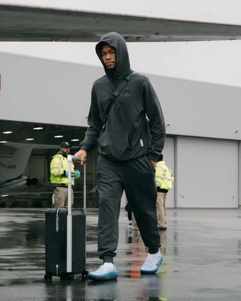 Three-game winning streak? The Celtics' official account posted photos of the players arriving at the away game tomorrow they face the 76ers.