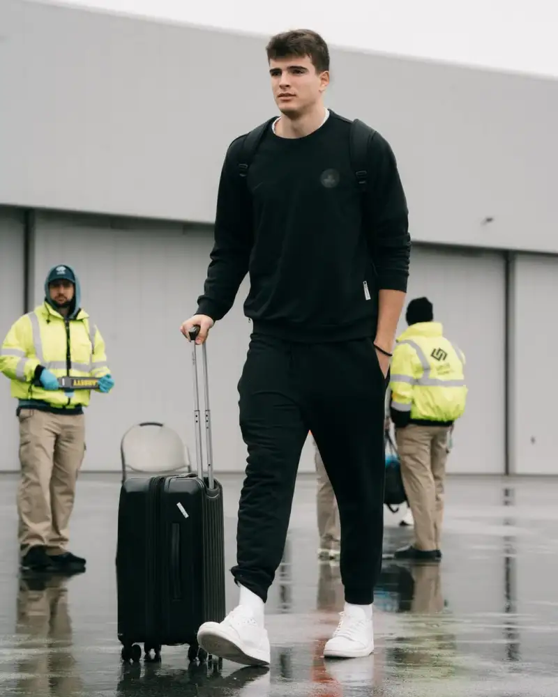 Three-game winning streak? The Celtics' official account posted photos of the players arriving at the away game tomorrow they face the 76ers.