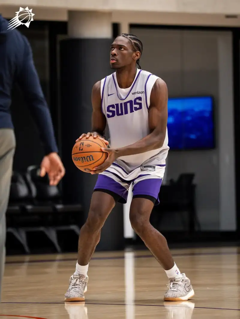 Always working! The Suns' official account posted photos of players training, including Booker, Fleming, and others.
