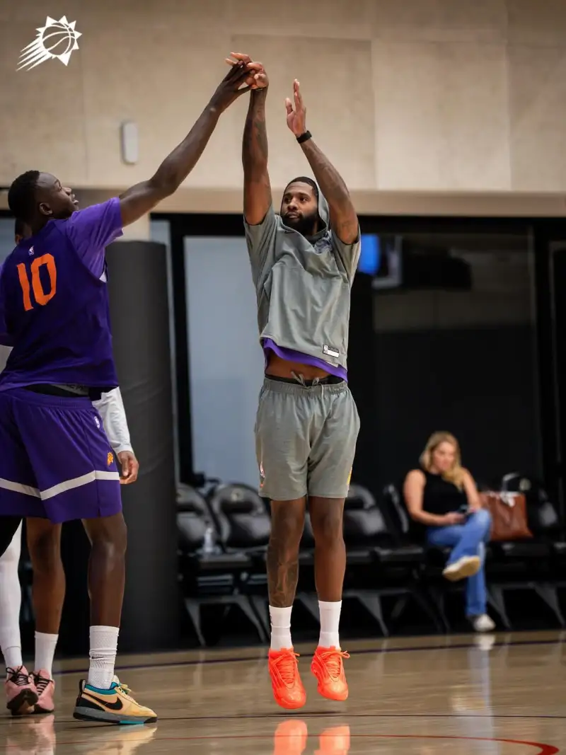 Always working! The Suns' official account posted photos of players training, including Booker, Fleming, and others.