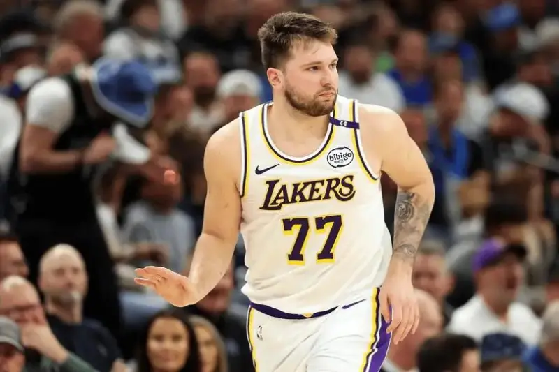 Doncic scored 35 points, 9 rebounds, and 5 assists in three quarters, shooting 11-for-20 from the field, 5-for-11 from three-point range, and 8-for-11 from the free-throw line.