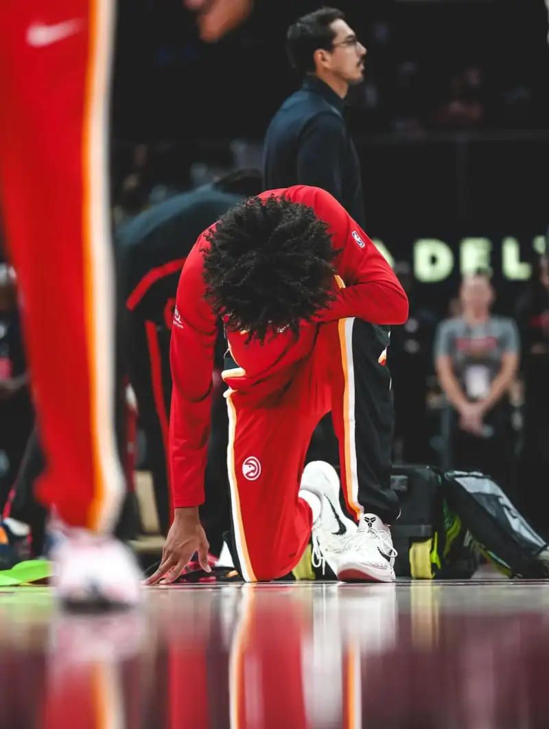 Visually stunning! Asa Newell shares photos with fans on Instagram: Here we go!