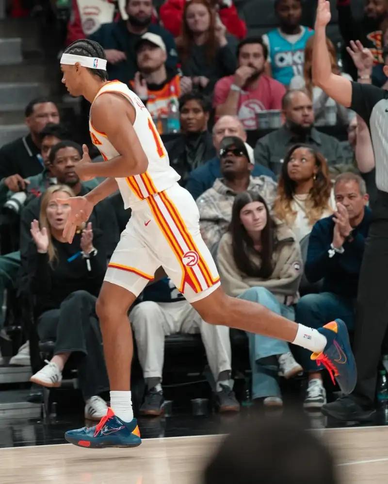 Visually stunning! Asa Newell shares photos with fans on Instagram: Here we go!