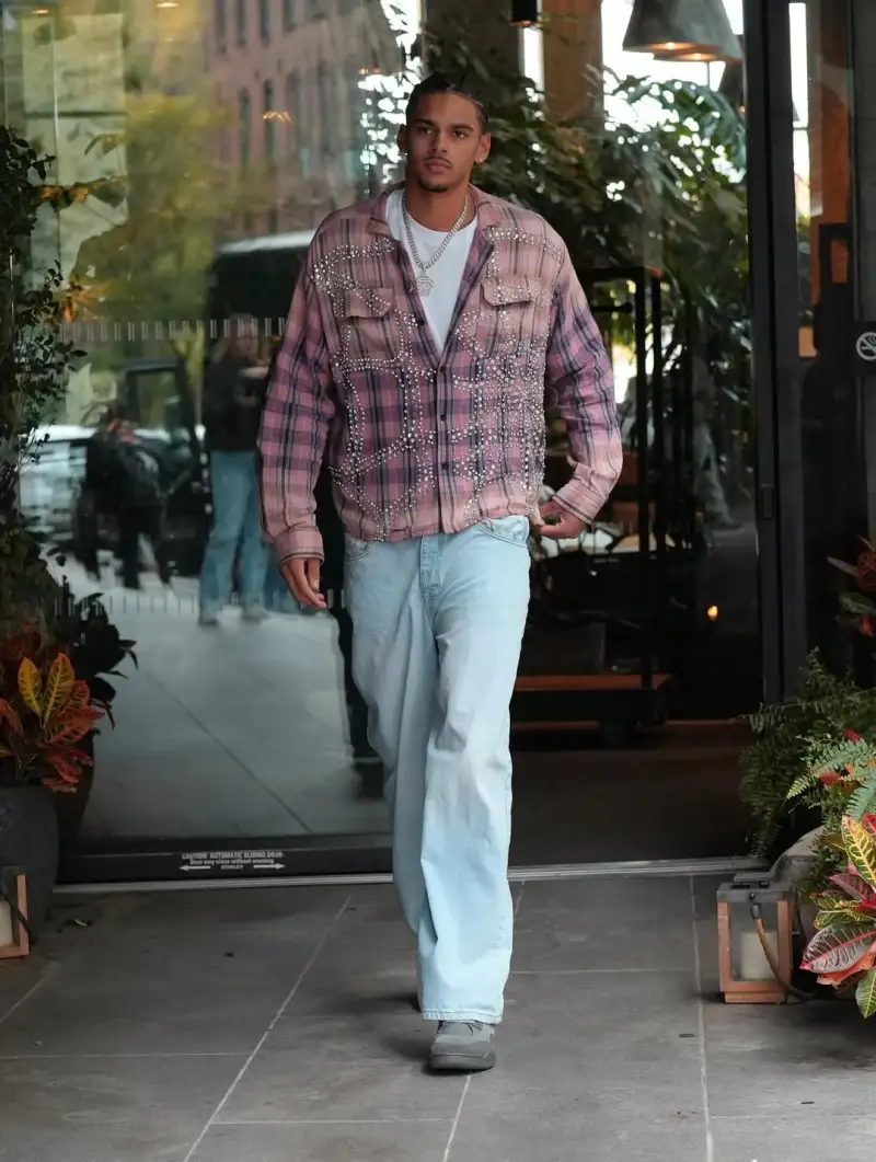 Visually stunning! Asa Newell shares photos with fans on Instagram: Here we go!