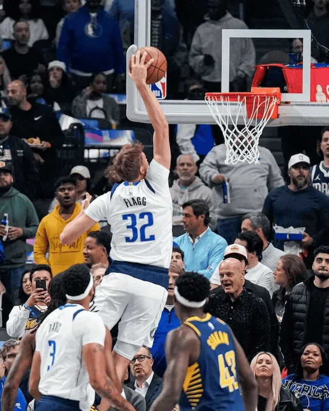 ESPN releases Rookie of the Year odds: Flagg first, VJ second, Harper third.