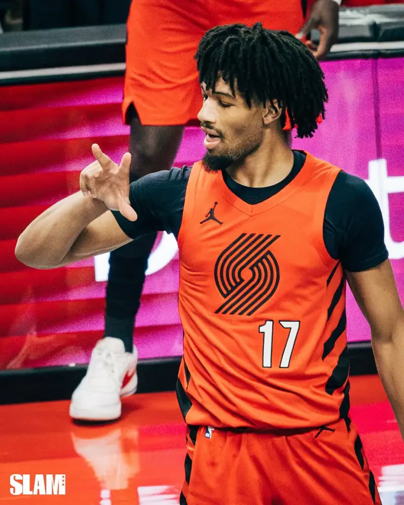 Slam's official account shared photos from yesterday's game: The Trail Blazers had a blast on holiday.