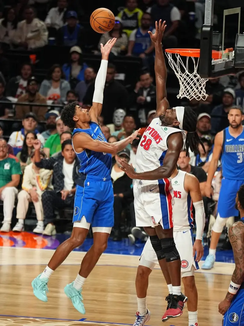 No-fly zone! Pistons official account posts photos of Stewart's block: four pictures tell a story.