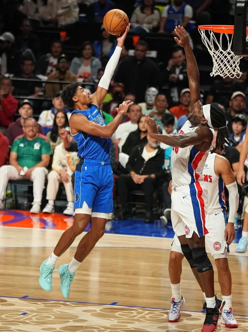 No-fly zone! Pistons official account posts photos of Stewart's block: four pictures tell a story.