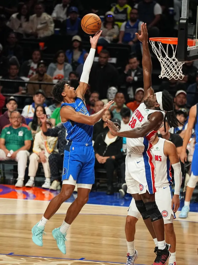 No-fly zone! Pistons official account posts photos of Stewart's block: four pictures tell a story.