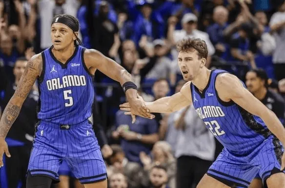 Two stars shine! Bankel and Wagner combine for 53 points, each playing no more than 31 minutes.