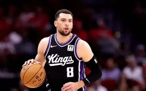 LaVine unleashed his full offensive potential! He scored 31 points, grabbed 3 rebounds, and dished out 2 assists in three quarters, shooting 8-for-14 from the field and 6-for-10 from three-point range.