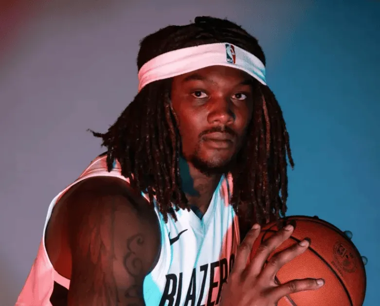 Avdija: Lowe is a huge threat in the paint, it's great to see him back.