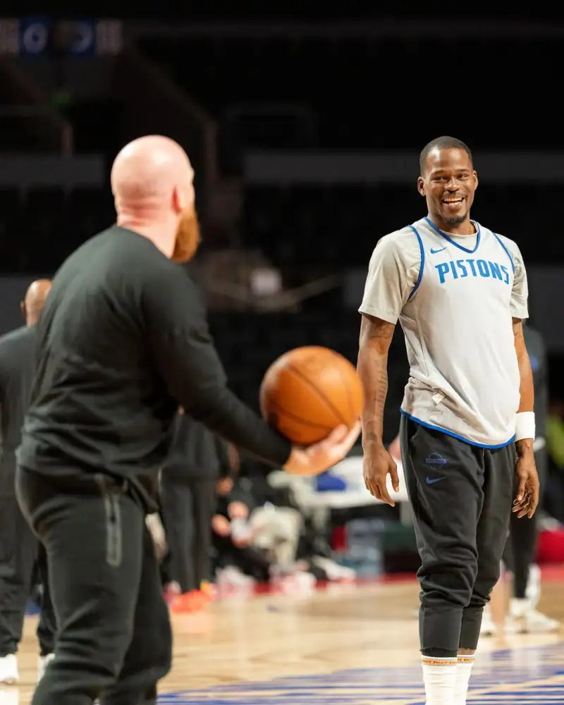 First training session in Mexico City! The Pistons' official account posted photos of the players training they will face the Mavericks tomorrow.