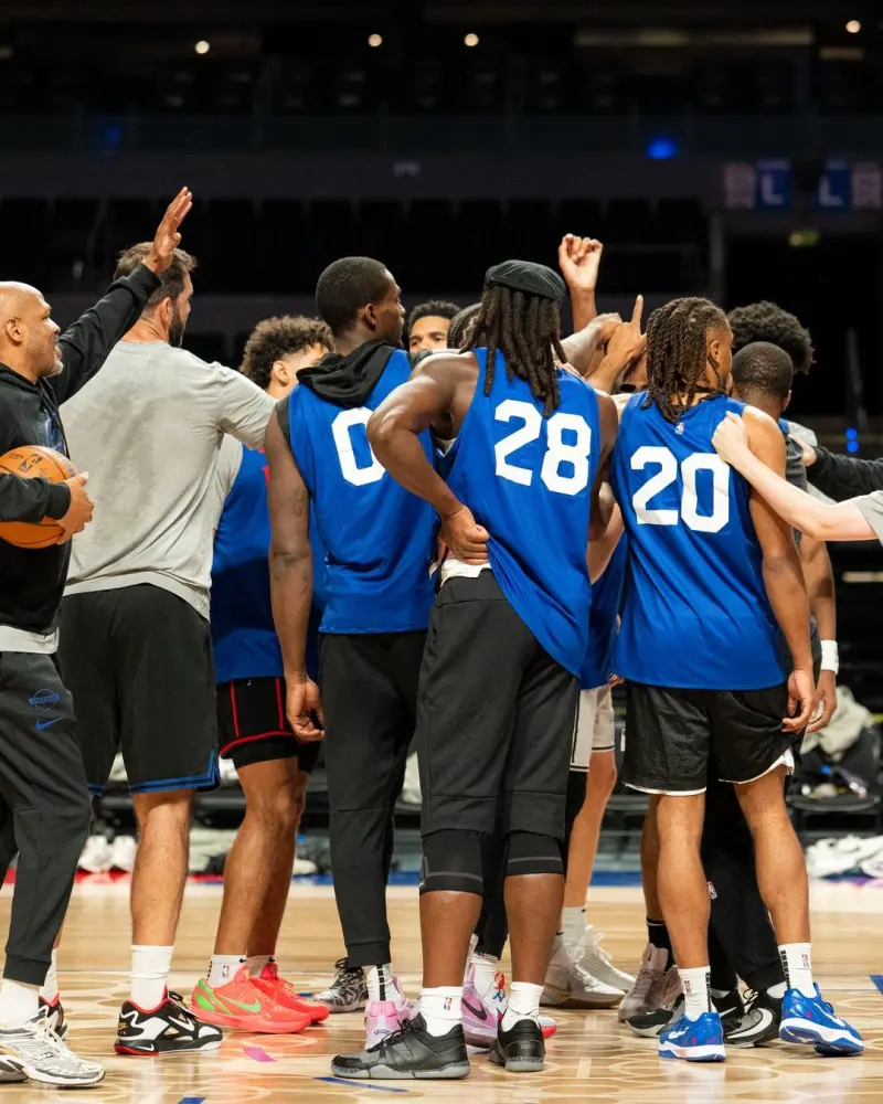 First training session in Mexico City! The Pistons' official account posted photos of the players training they will face the Mavericks tomorrow.