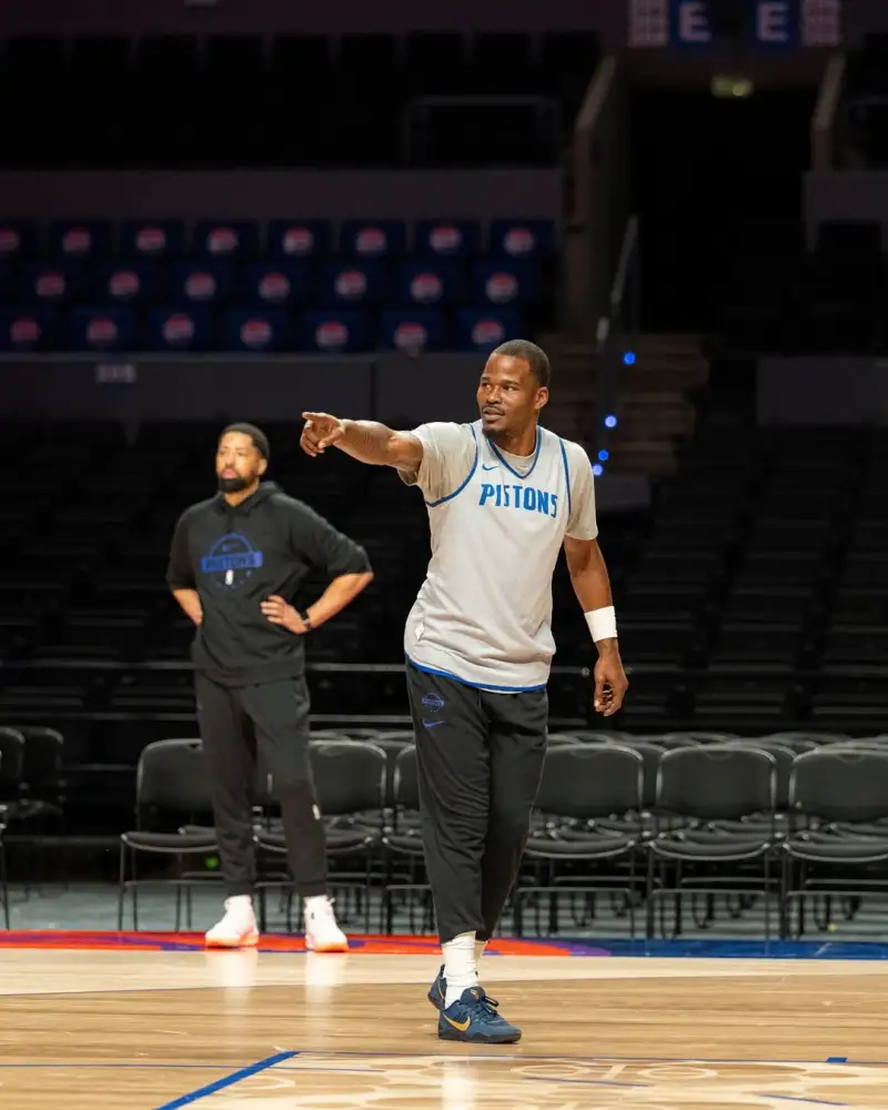 First training session in Mexico City! The Pistons' official account posted photos of the players training they will face the Mavericks tomorrow.