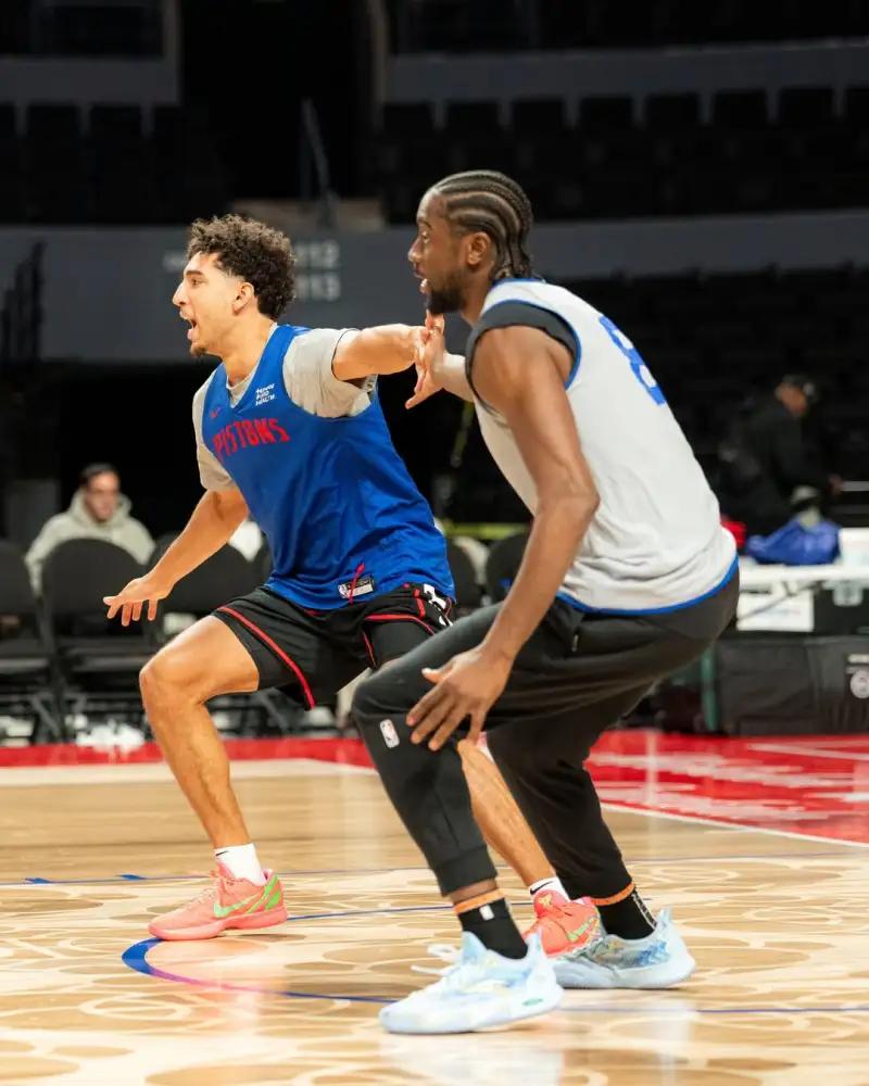 First training session in Mexico City! The Pistons' official account posted photos of the players training they will face the Mavericks tomorrow.