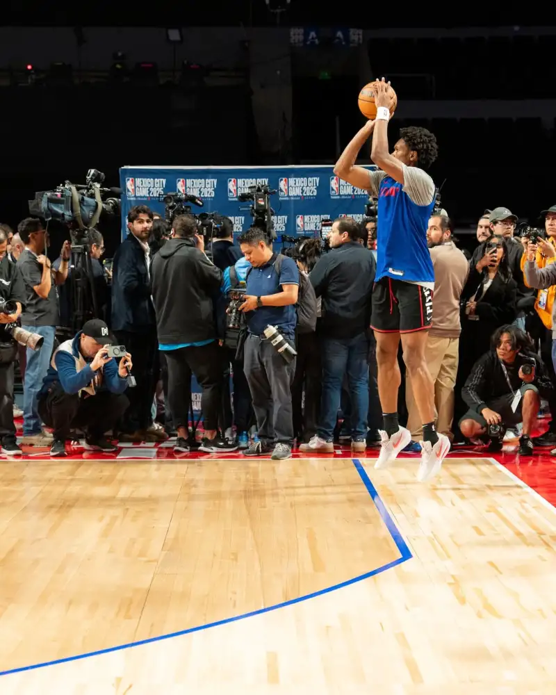 First training session in Mexico City! The Pistons' official account posted photos of the players training they will face the Mavericks tomorrow.