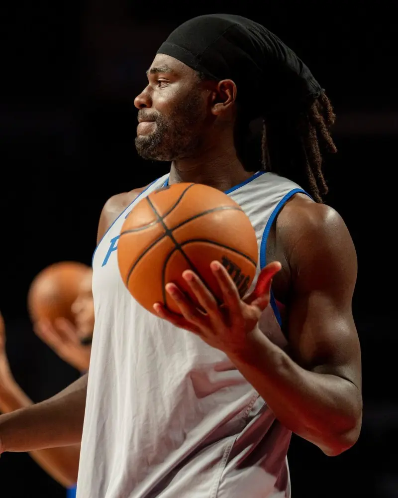 First training session in Mexico City! The Pistons' official account posted photos of the players training they will face the Mavericks tomorrow.