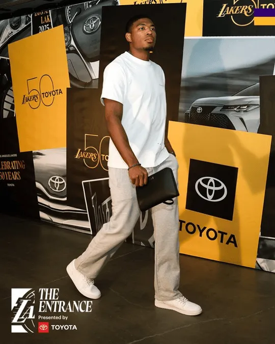 Defend home court! Lakers' official media updates player entrance photos: All for Los Angeles