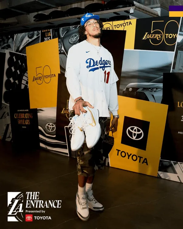 Defend home court! Lakers' official media updates player entrance photos: All for Los Angeles