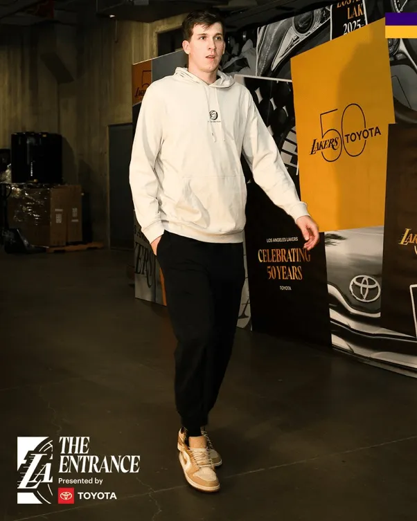 Defend home court! Lakers' official media updates player entrance photos: All for Los Angeles