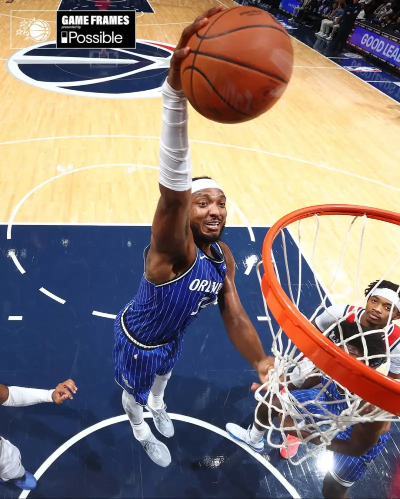The Magic celebrated their third win! The team's official account posted photos of the players on the court yesterday.