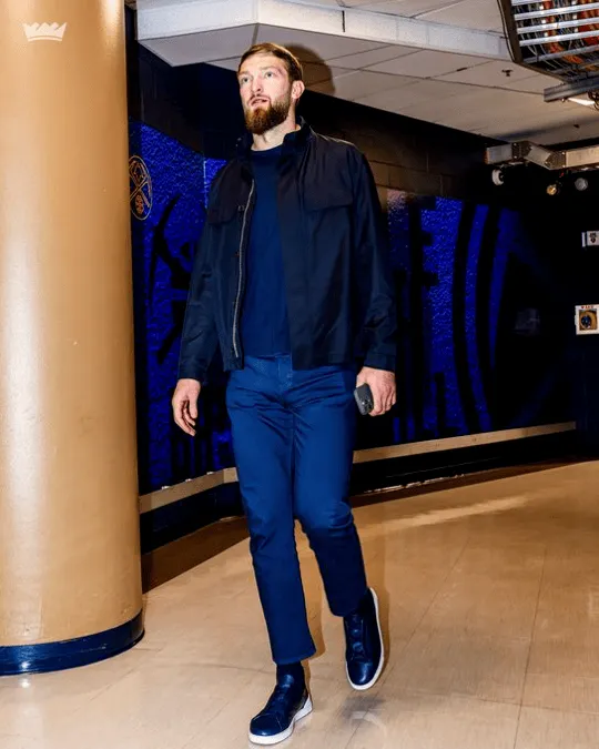 Arrival in Denver! Sacramento Kings' official media posted photos of the players entering the arena: Russell Westbrook returns to Denver!