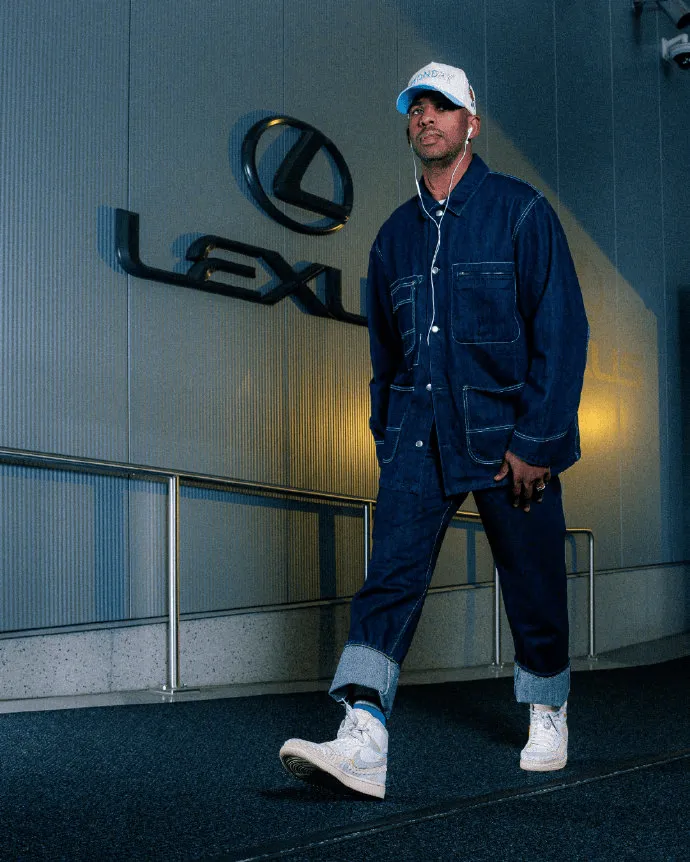 Clippers shared photos of players entering the arena on social media: Leonard, Harden, Zubac, and other players were featured.