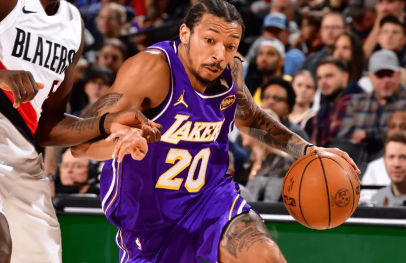 Smith scored 25 points without attempting any free throws, becoming the youngest player in Lakers history to achieve this feat.