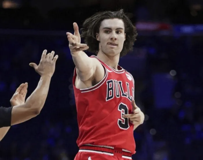The Bulls trailed for most of the game, losing by as many as 24 points, but rallied with a 9-0 run in the final five minutes to defeat the 76ers.