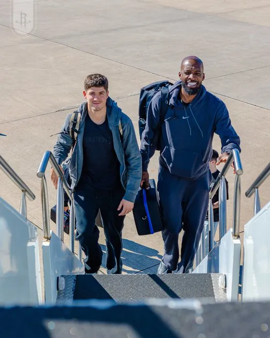 Aiming for a five-game winning streak! Rockets share photos of players boarding the plane on social media: accumulating frequent flyer miles in advance.