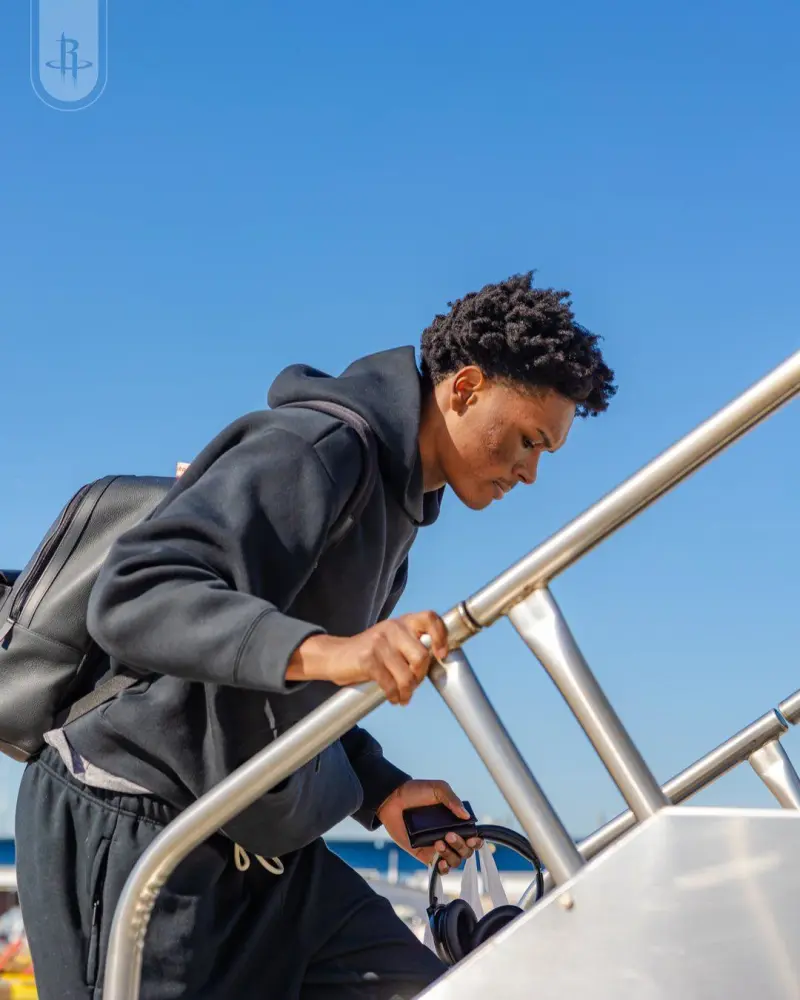 Aiming for a five-game winning streak! Rockets share photos of players boarding the plane on social media: accumulating frequent flyer miles in advance.