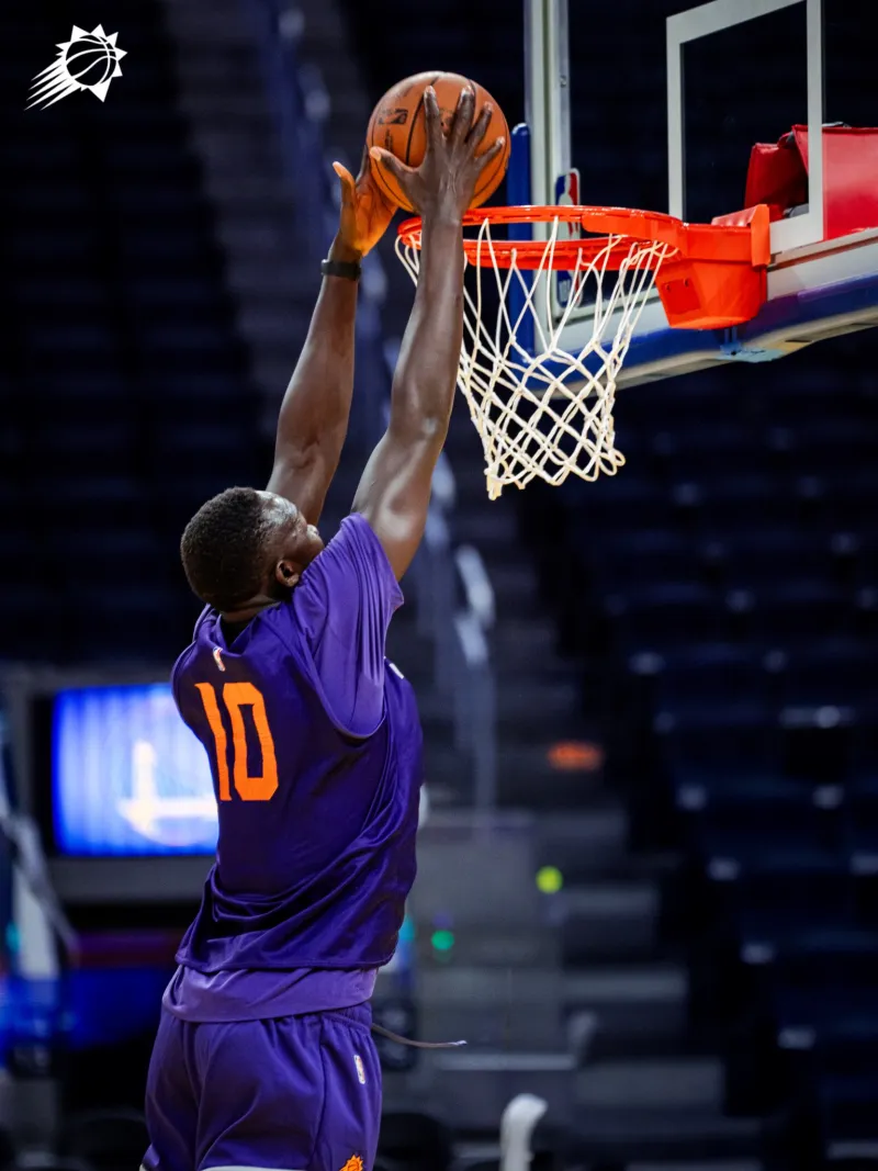 Mid-range killer! Suns share photos of Booker warming up before the game against Warriors on social media.
