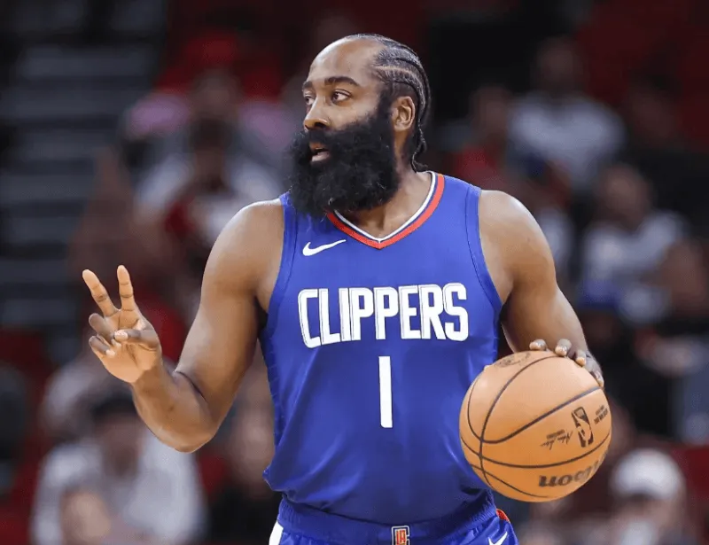 Harden went 0-for-3 from the field in the third quarter, scoring 3 points, 1 rebound, and 1 assist only from 3-for-3 free throws.