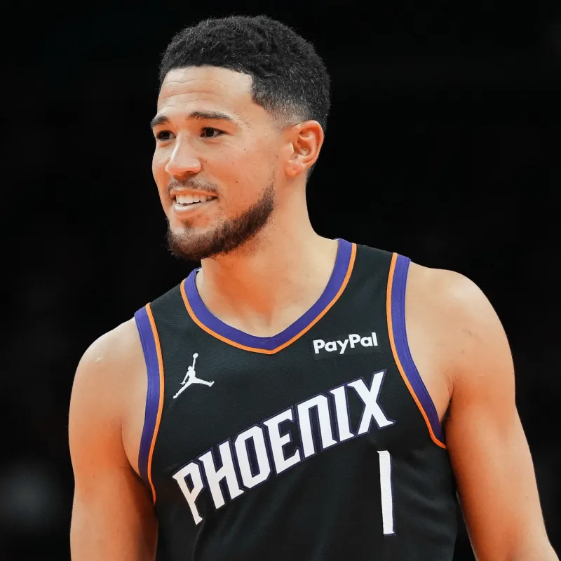 Booker is averaging 31 points, 3.9 rebounds, and 7 assists in 8 games this season, with a field goal percentage of 51.6% and a three-point percentage of 43.1%.