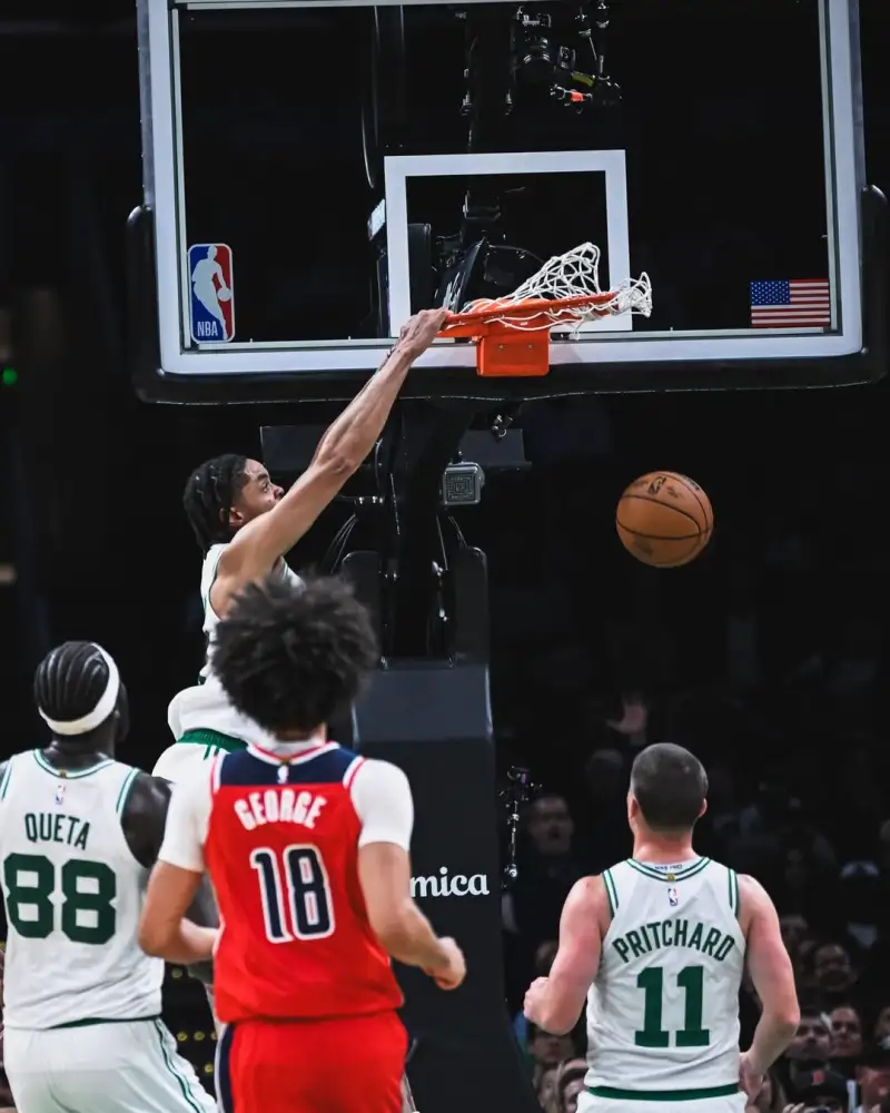 One alley-oop after another! The Celtics' official account shared photos of Minott on the court with fans.