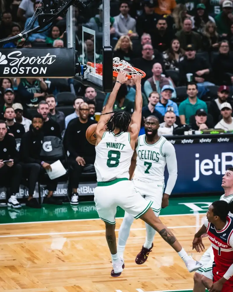 One alley-oop after another! The Celtics' official account shared photos of Minott on the court with fans.
