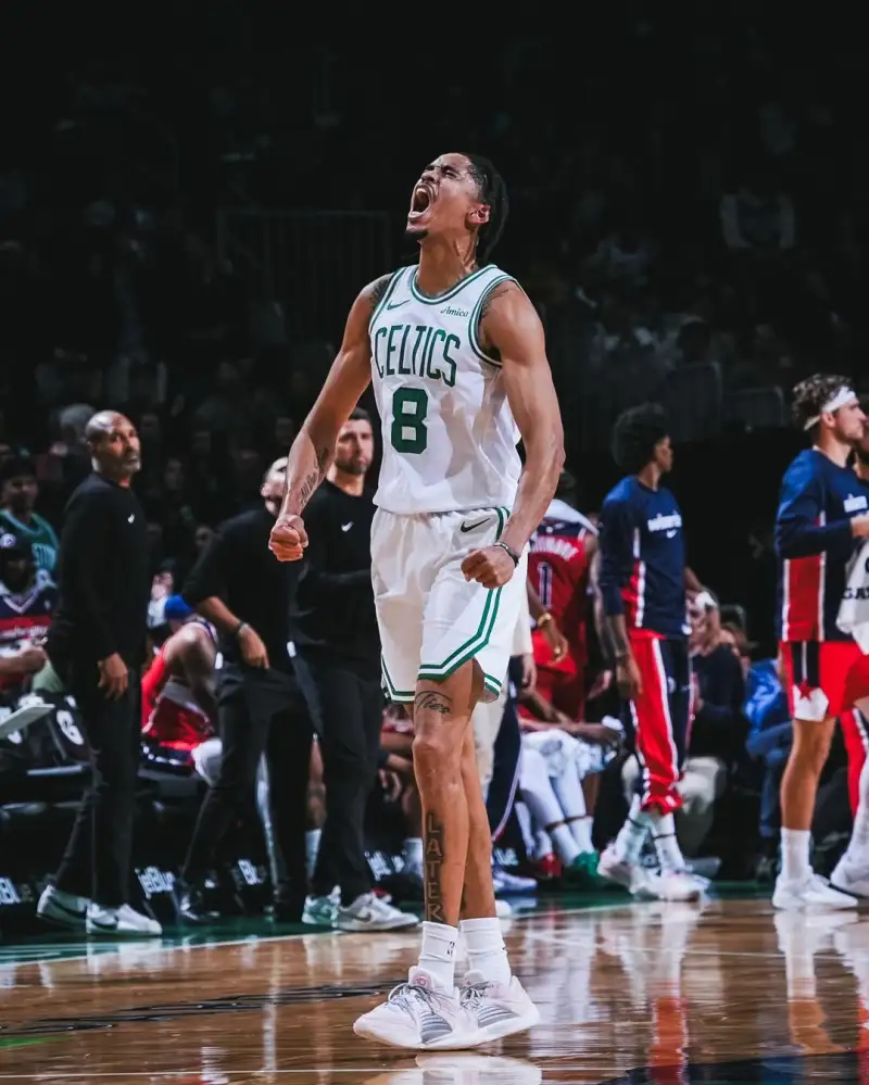 One alley-oop after another! The Celtics' official account shared photos of Minott on the court with fans.