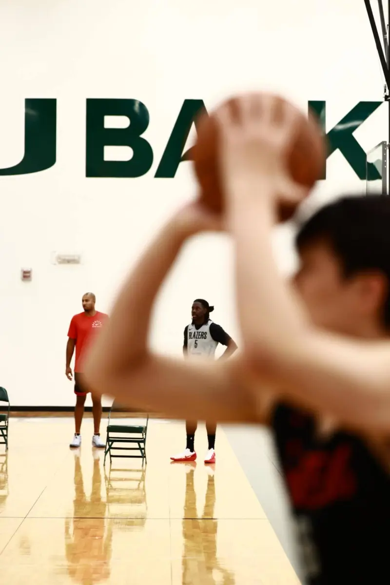 The Portland Trail Blazers posted training photos: the team atmosphere was relaxed.